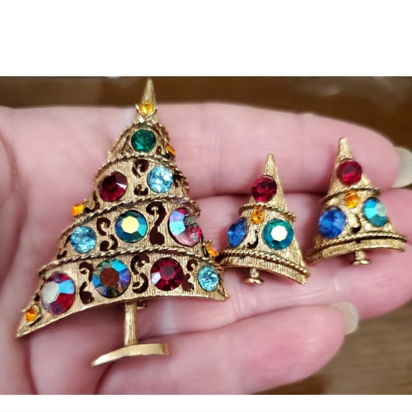 Vintage Weiss Christmas Tree Brooch & Clip Earrings Set - Picture 5 of 5